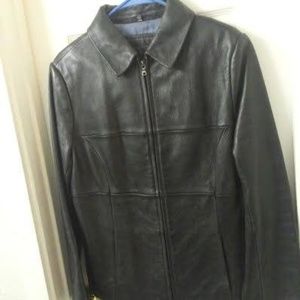 Ladies Beautiful Leather Jacket, Like New, Large Price is firm.